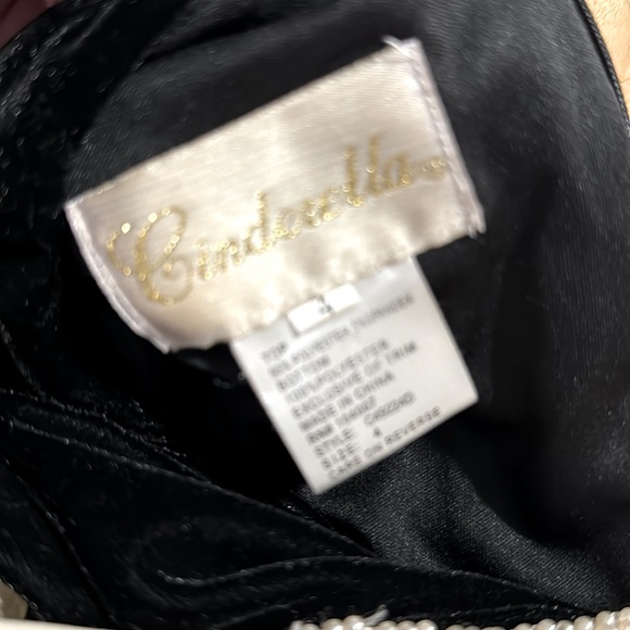 Cinderella Brand Girls Dress Black Ivory Size 4 Formal Holiday Velvet & Beads - Picture 11 of 11